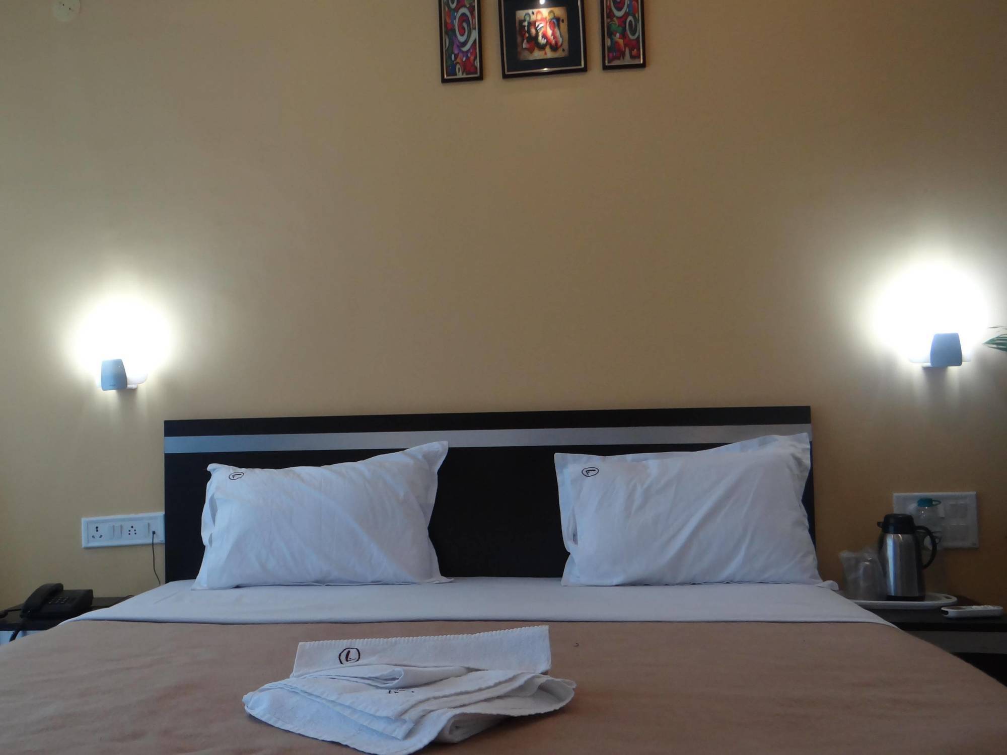 Linear Inn Indore Extérieur photo